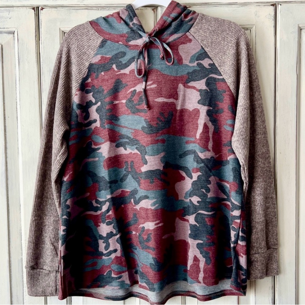 🟠NWT RIAH Camo Hoodie with Ribbed Sleeves in Burgundy/Mauve/Gray XL